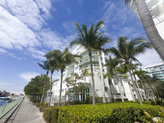 3030 Aventura  photo 2